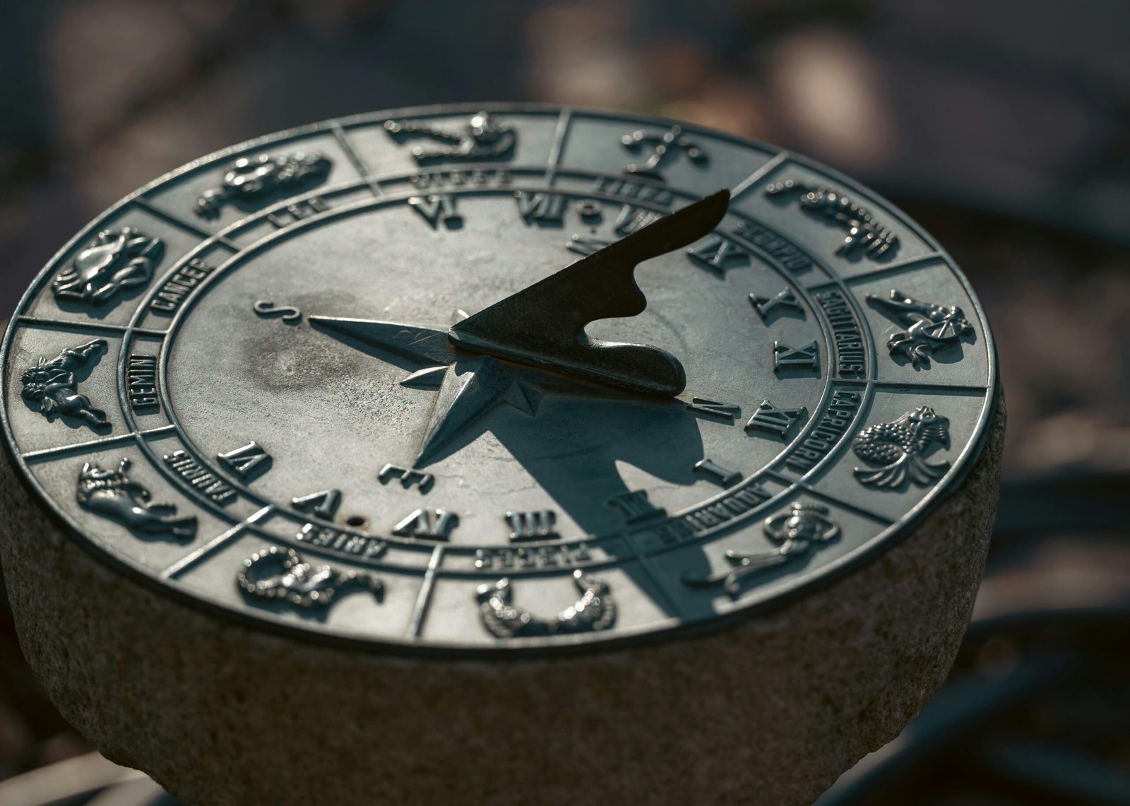 Weekly Horoscope (April 19 - April 25, 2026)