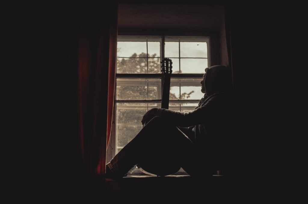 Person wondering how to leave a toxic relationship